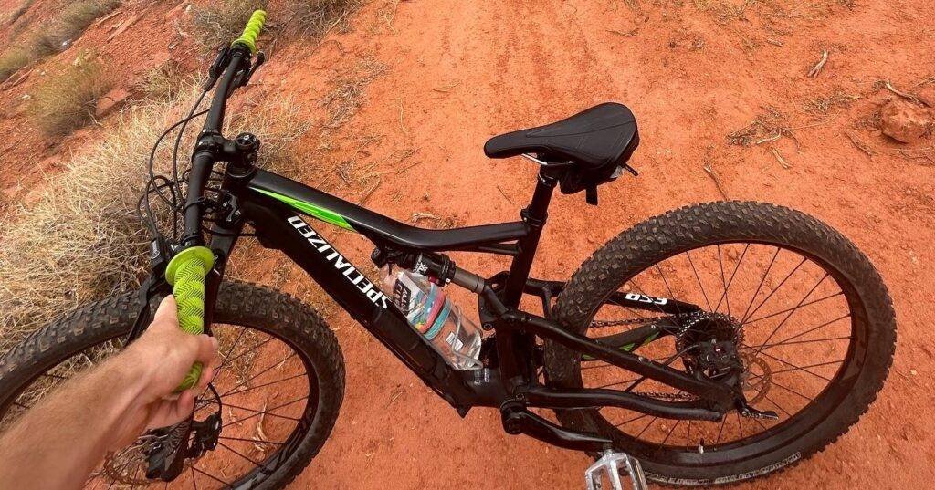 2016 Specialized Camber Comp mountain bike on a Southern Utah trail